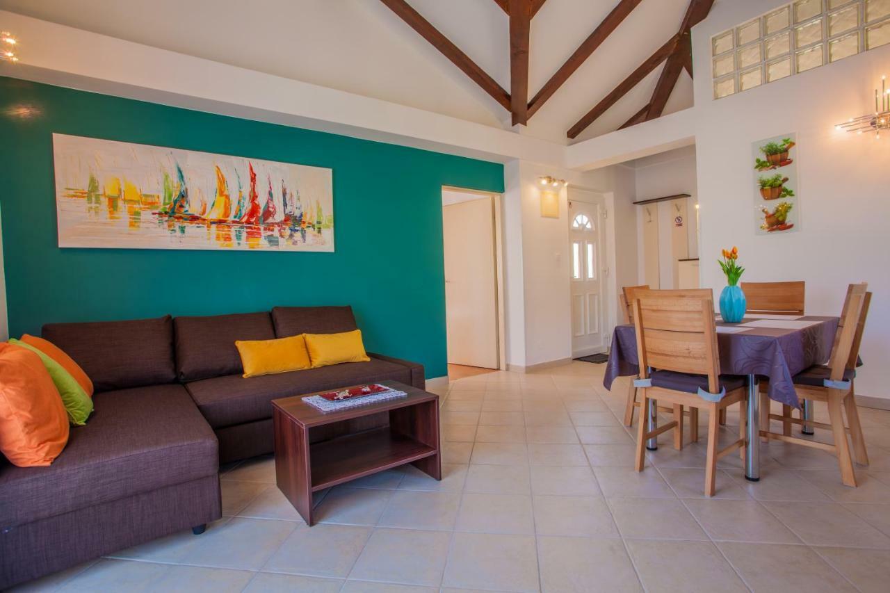 Apartman Madlen Đảo Đảo Cres Ngoại thất bức ảnh